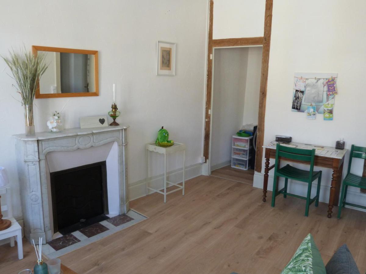 Le Compostelle Apartment Issoudun Exterior photo