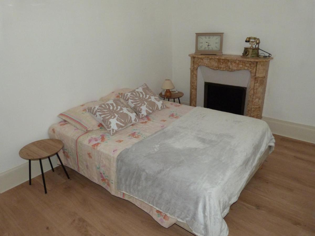 Le Compostelle Apartment Issoudun Exterior photo